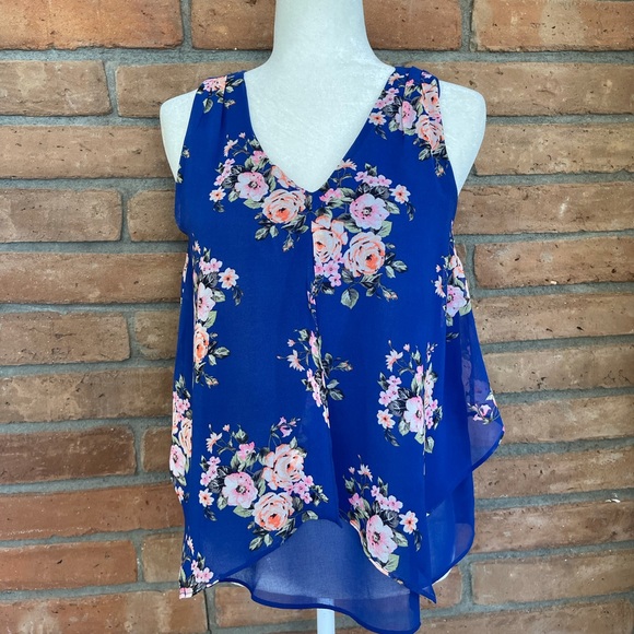 Floral tank - Picture 1 of 5